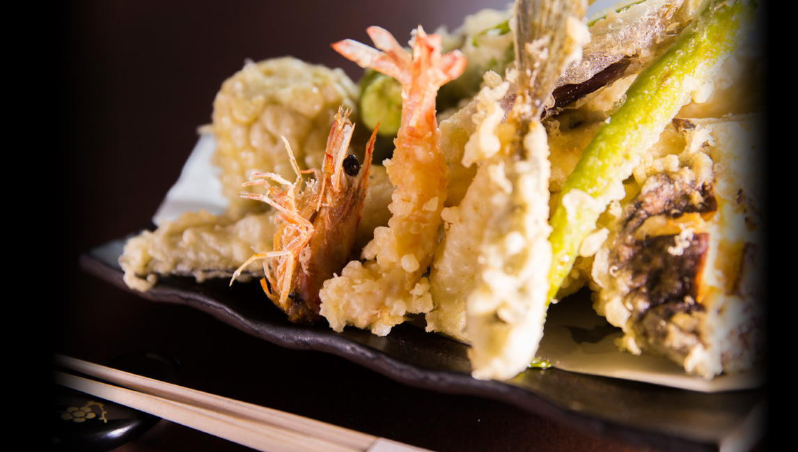 ランチは天丼、ディナーは天ぷらというスタイルで日々精進しております。